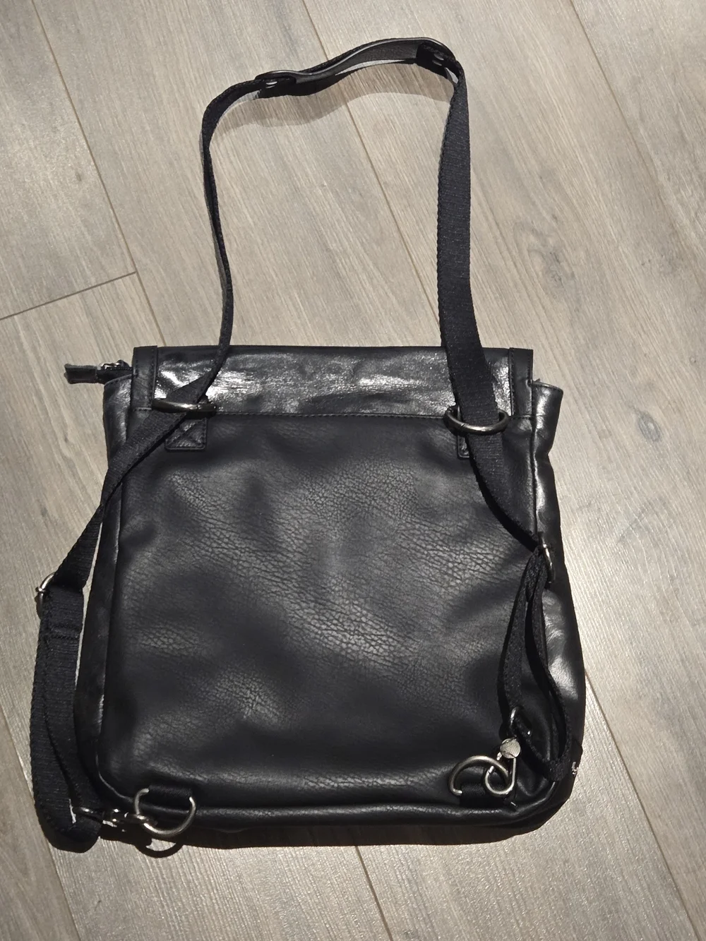 The Sak Ventura Black Soft Leather Convertible Backpack Crossbody EUC Pristine